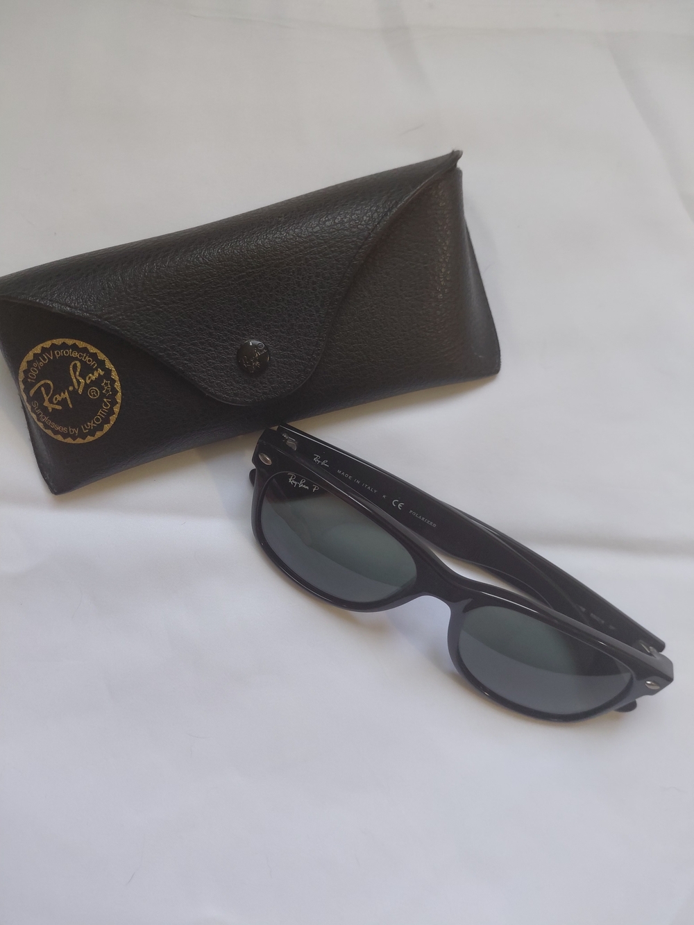 Ray-Ban Men’s Black New Wayfarer Polarized Sunglasses With Case